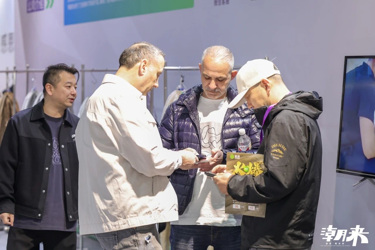 向“心”而生 逐“質(zhì)”而行 2025海寧中國(guó)國(guó)際皮革毛皮時(shí)裝面輔料展盛大開(kāi)幕