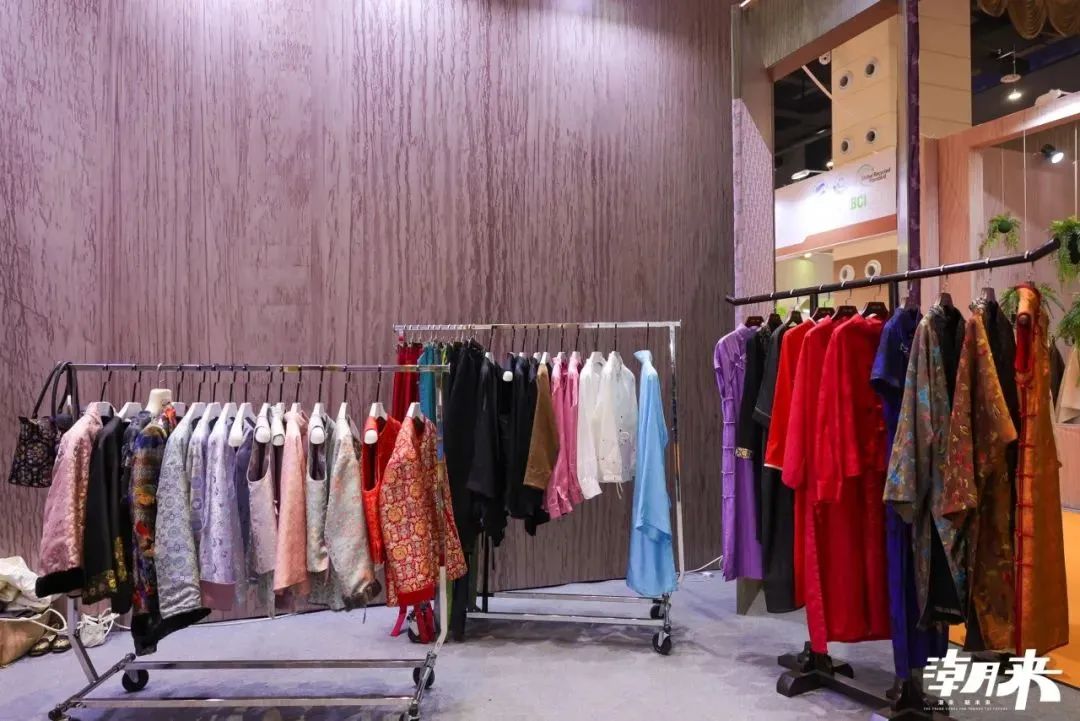 向“心”而生 逐“質(zhì)”而行 2025海寧中國(guó)國(guó)際皮革毛皮時(shí)裝面輔料展盛大開(kāi)幕
