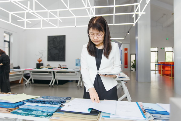 挖掘創(chuàng)新人才，激發(fā)產(chǎn)業(yè)活力！“第十屆（2025年）十佳紡織面料設(shè)計(jì)師及培養(yǎng)先進(jìn)單位評(píng)選”評(píng)審會(huì)于柯橋舉行