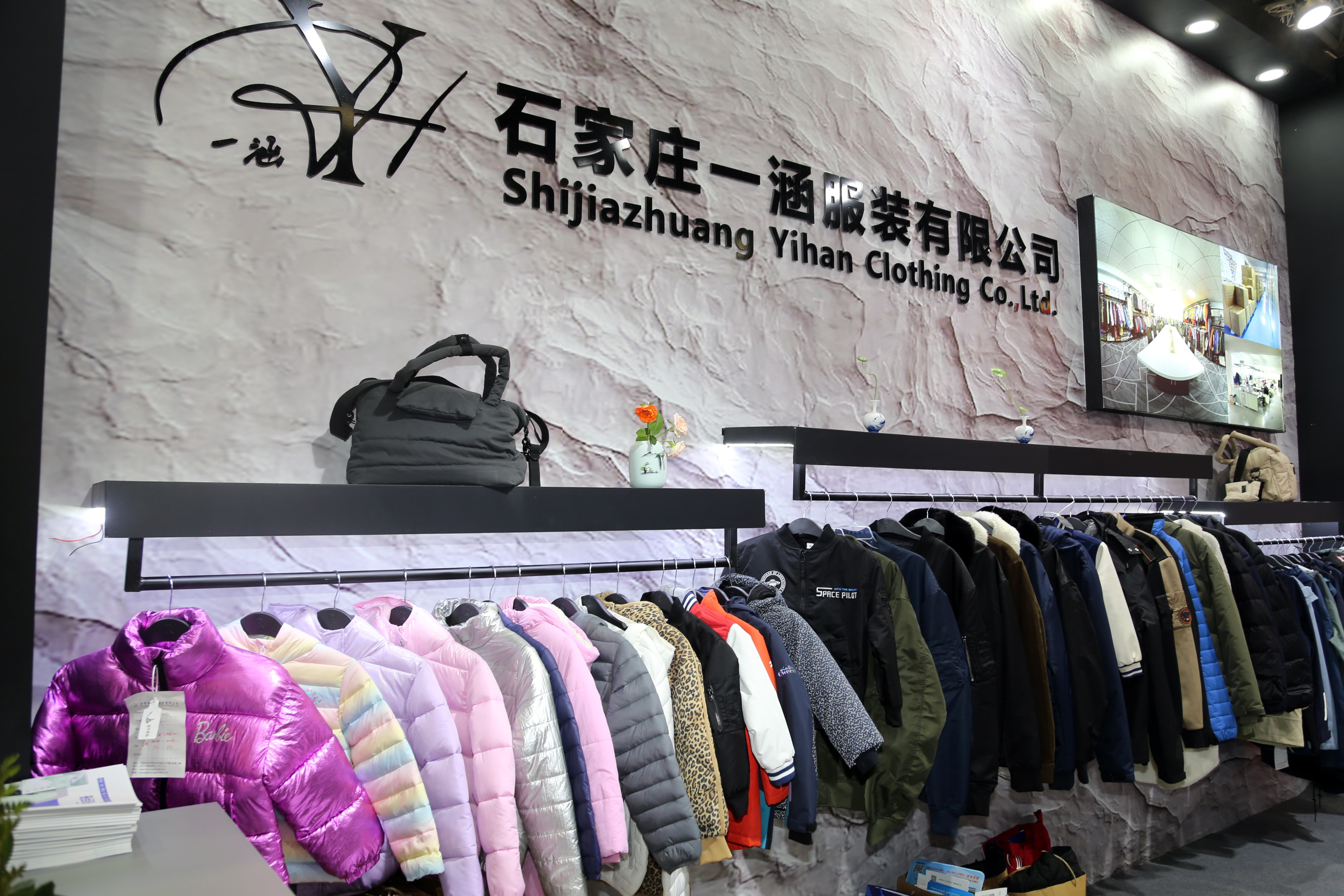 40余家石家莊紡服企業(yè)齊聚滬上，成為中紡聯(lián)秋季聯(lián)展上靚麗的風(fēng)景線