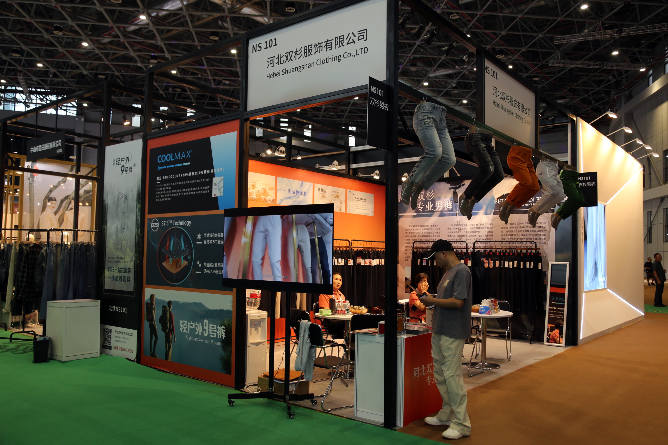 40余家石家莊紡服企業(yè)齊聚滬上，成為中紡聯(lián)秋季聯(lián)展上靚麗的風(fēng)景線