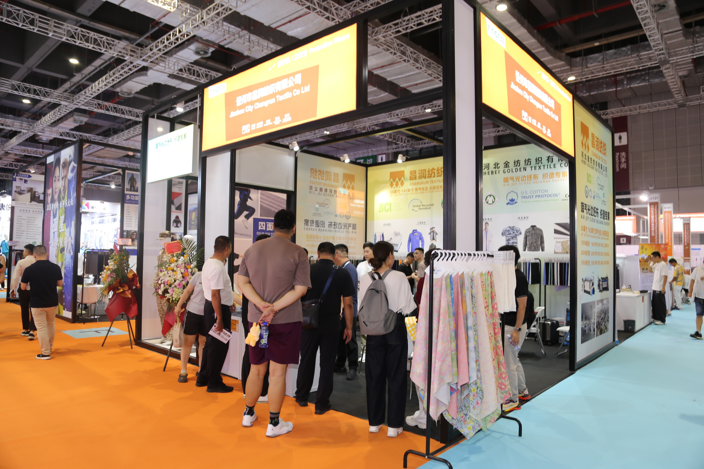 40余家石家莊紡服企業(yè)齊聚滬上，成為中紡聯(lián)秋季聯(lián)展上靚麗的風(fēng)景線